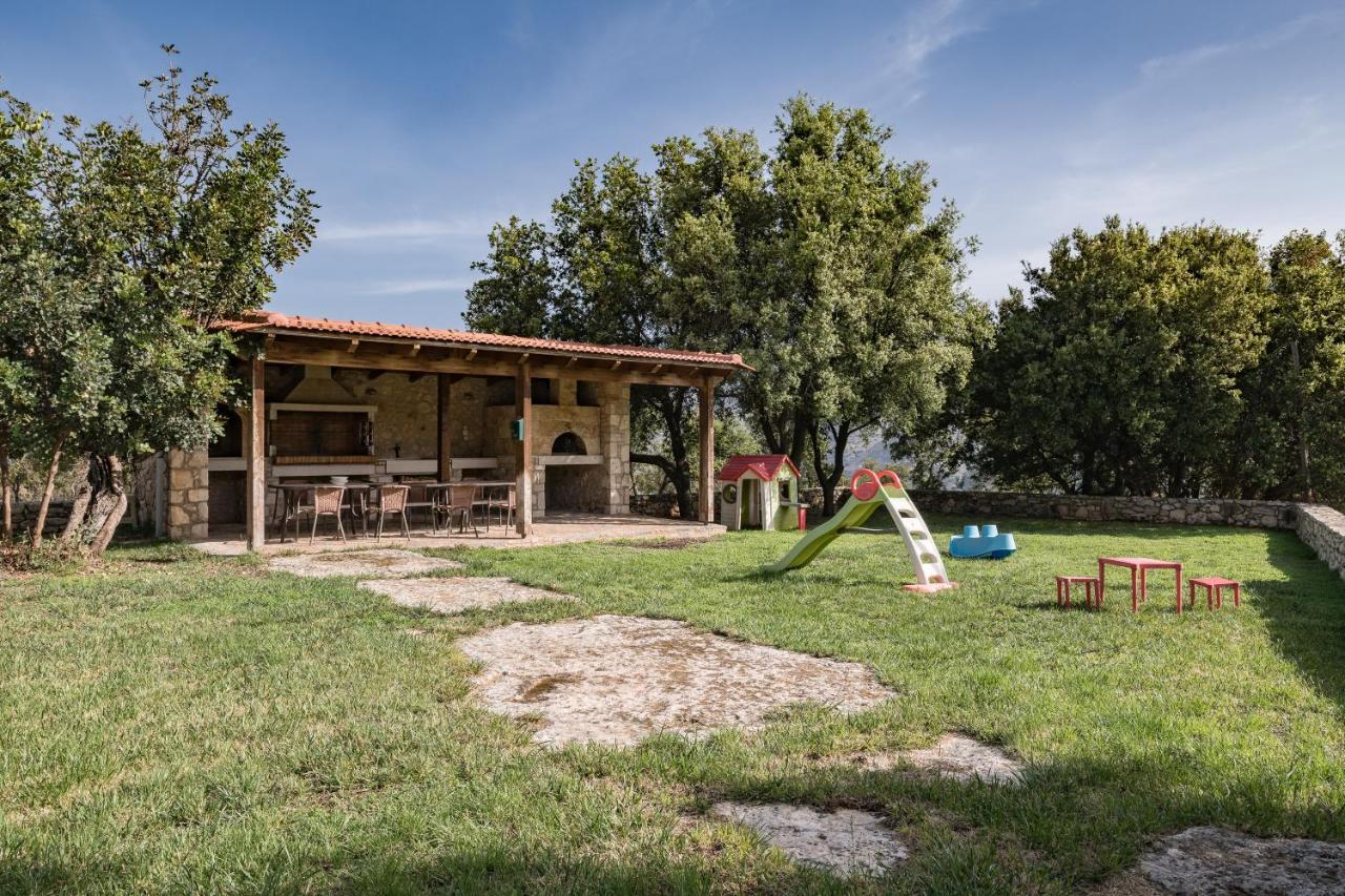 Koules Estate, With Private Pools & Bbq - Embracing Nature, By Thinkvilla Argouli エクステリア 写真