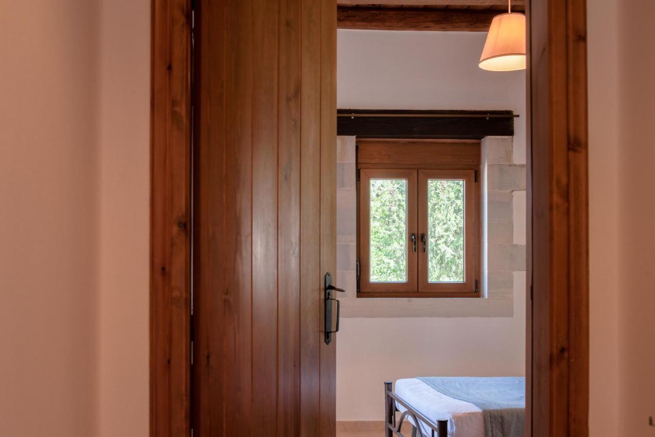 Koules Estate, With Private Pools & Bbq - Embracing Nature, By Thinkvilla Argouli エクステリア 写真