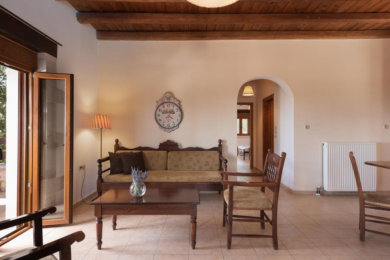 Koules Estate, With Private Pools & Bbq - Embracing Nature, By Thinkvilla Argouli エクステリア 写真