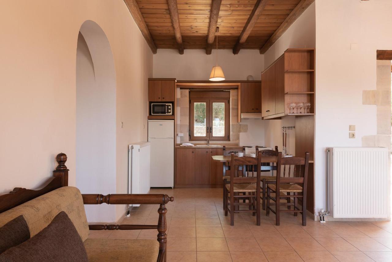 Koules Estate, With Private Pools & Bbq - Embracing Nature, By Thinkvilla Argouli エクステリア 写真